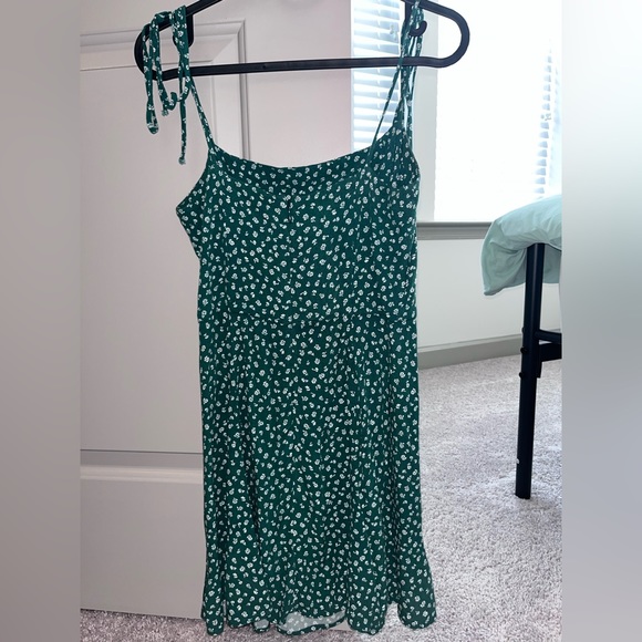 REFORMATION SARAH CHIVE GREEN FLORAL PRINT MINI DRESS 2 - Picture 3 of 6